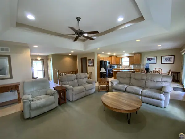 3431 SW 47th CT, Topeka, KS 66610