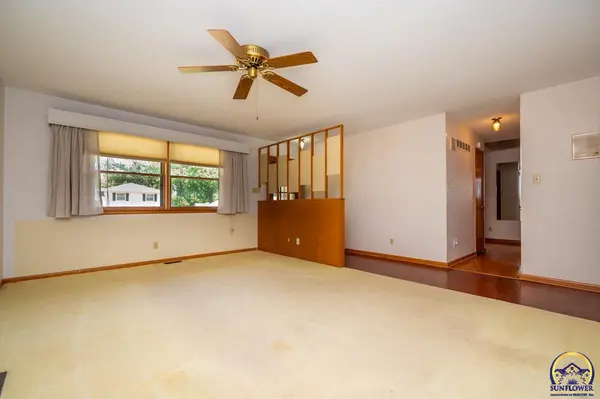 3111 SW 32nd St, Topeka, KS 66614