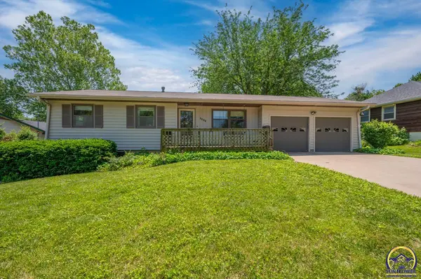 3111 SW 32nd St, Topeka, KS 66614