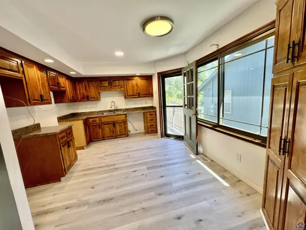 3644 SW Eveningside DR, Topeka, KS 66614
