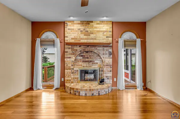 2434 SE Cuvier ST, Tecumseh, KS 66542