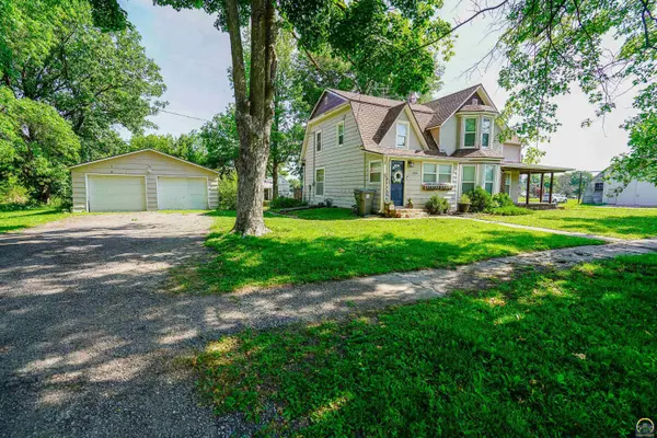 524 Third St, Whiting, KS 66552