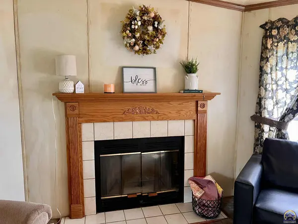 8872 Kingman RD, Oskaloosa, KS 66066