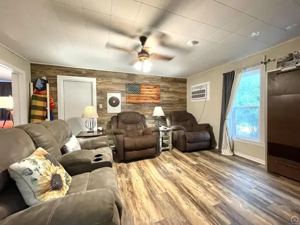 6681 74th St, Meriden, KS 66512