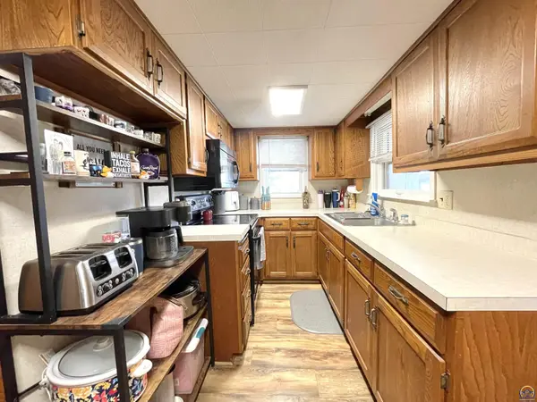 6681 74th St, Meriden, KS 66512