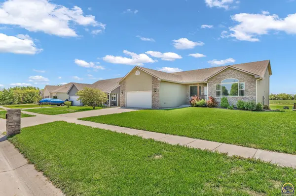 8443 SW 30th St, Topeka, KS 66614