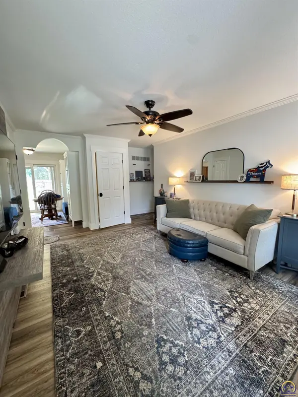 902 Cedar CT, Eudora, KS 66025