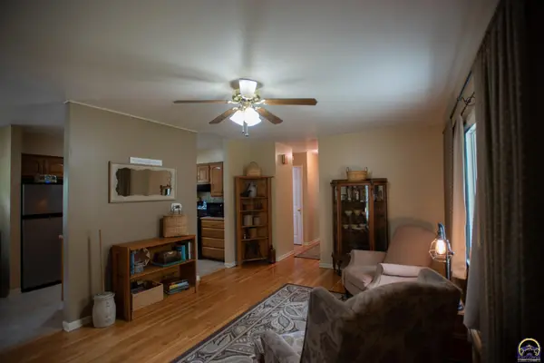 5226 NE Indian Creek RD, Topeka, KS 66617