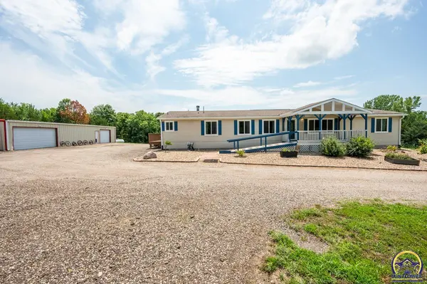 5706 SW Urish RD, Topeka, KS 66610