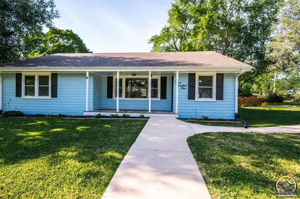 305 E Santa Fe Trail St, Overbrook, KS 66524