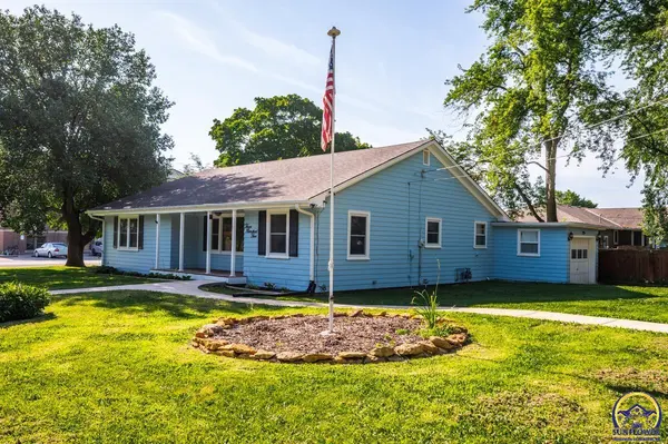 305 E Santa Fe Trail St, Overbrook, KS 66524
