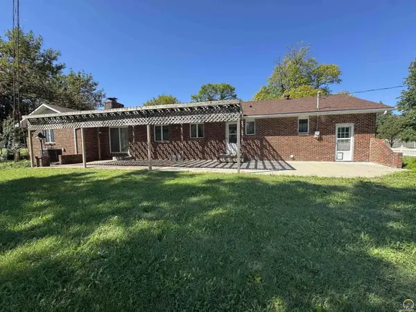 612 Packer ST, Osage City, KS 66523