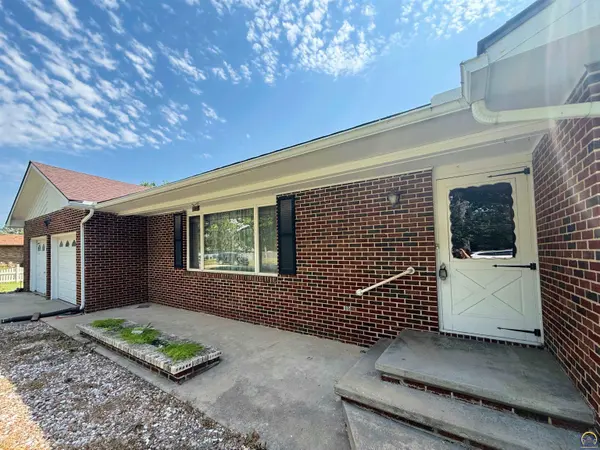 612 Packer ST, Osage City, KS 66523