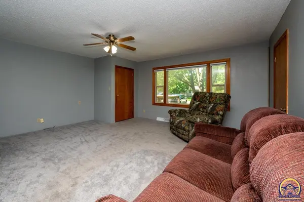 607 W Main ST, Carbondale, KS 66414-0000