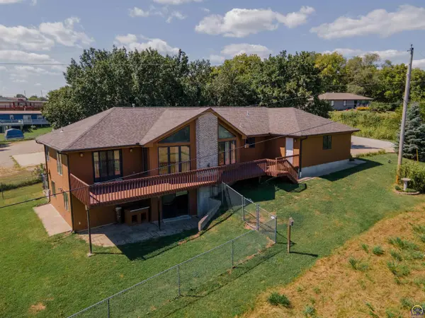 7749 Comanche RD,  Meriden,  KS 66512