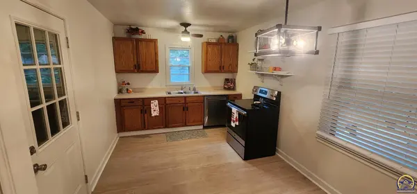1658 SW 22nd ST, Topeka, KS 66611