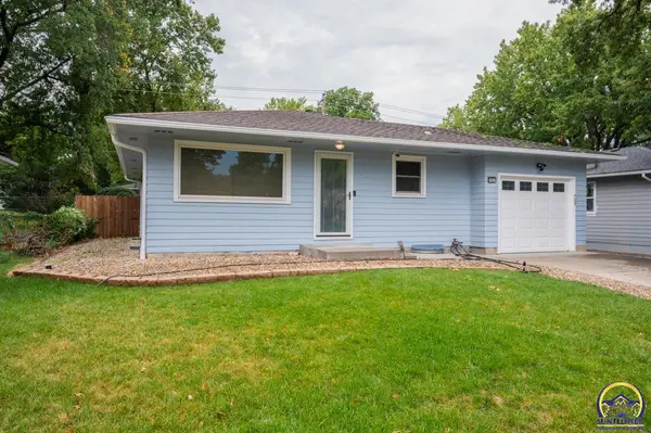 1921 SW Crest DR, Topeka, KS 66604