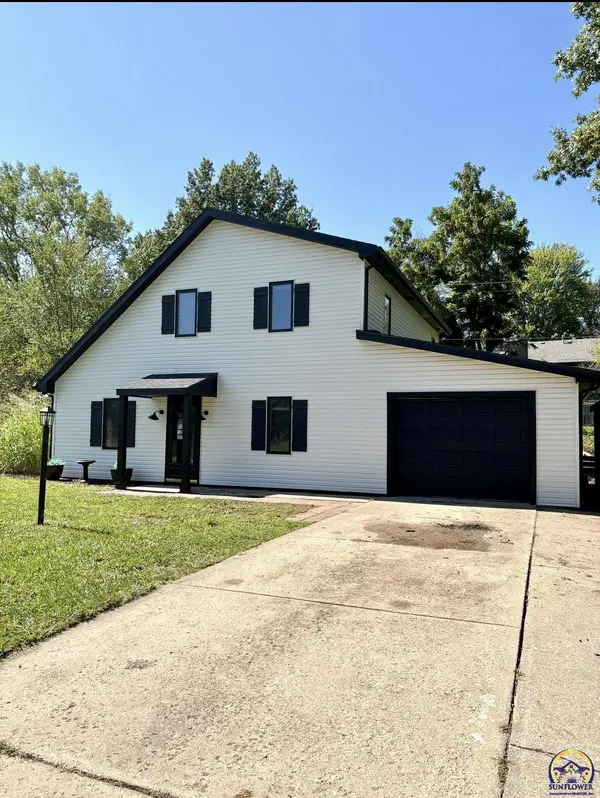 2213 SE Shawnee DR, Tecumseh, KS 66542
