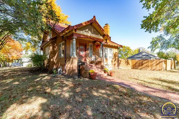 2330 SW Hazelton CT, Topeka, KS 66606