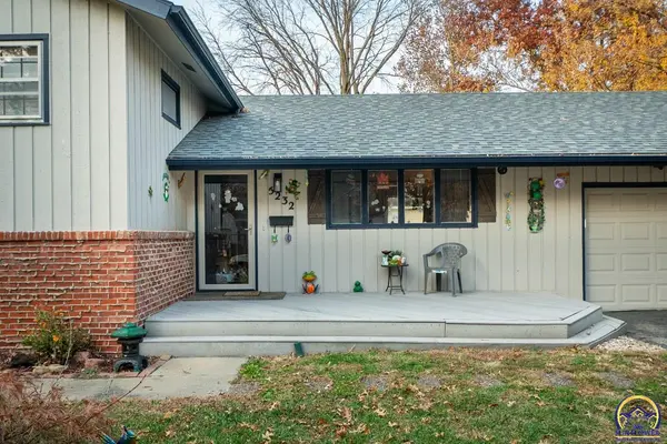 5232 SW Belle TER, Topeka, KS 66604