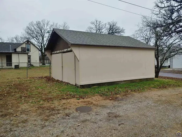 106 Winchester ST, Winchester, KS 66097