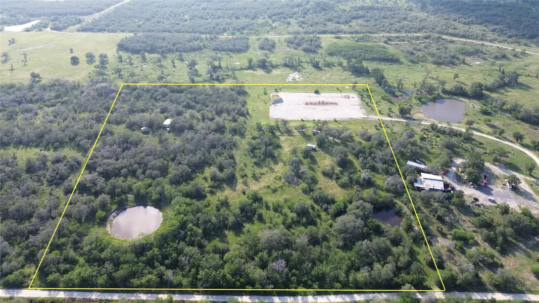 502 Robertson RD, Smiley, TX 78159