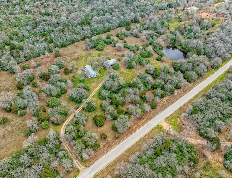 5100 Wood Duck DR, Flatonia, TX 78959