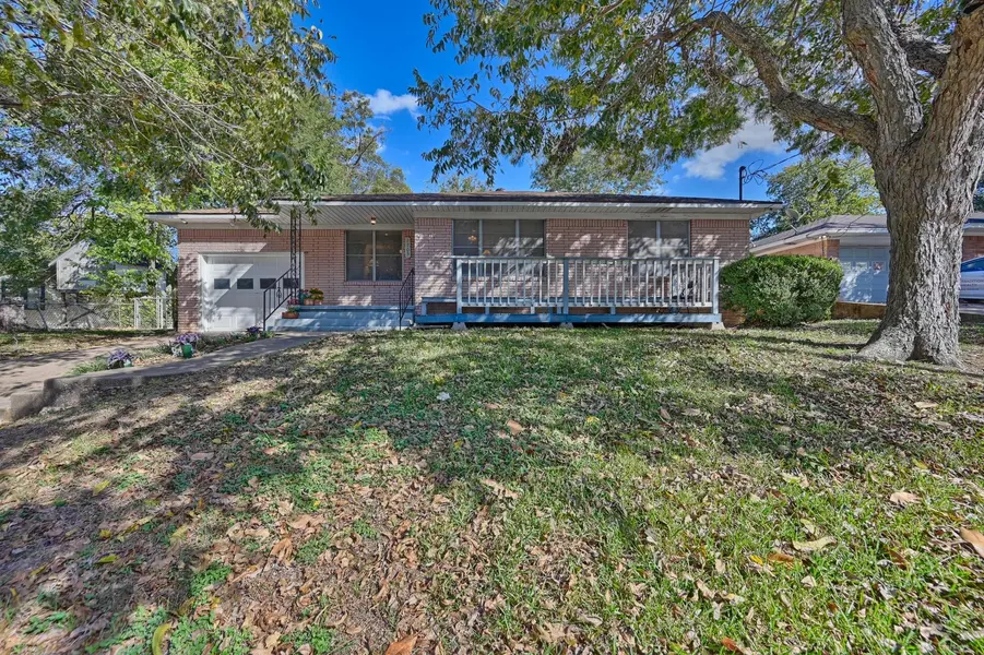 1703 S Day ST, Brenham, TX 77833