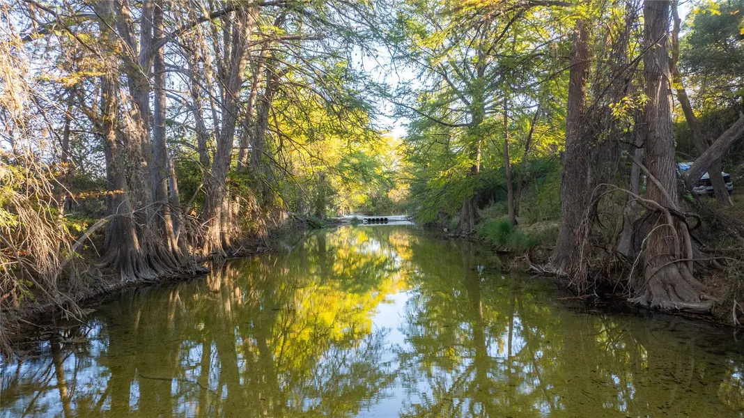358 Cornelius RD, Utopia, TX 78885