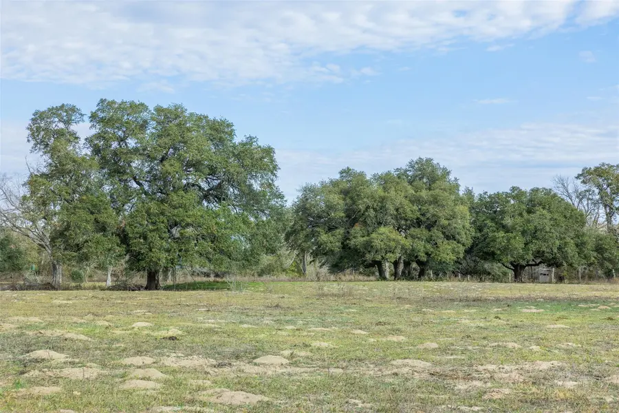 1820 South Old Smithville RD, Flatonia, TX 78941