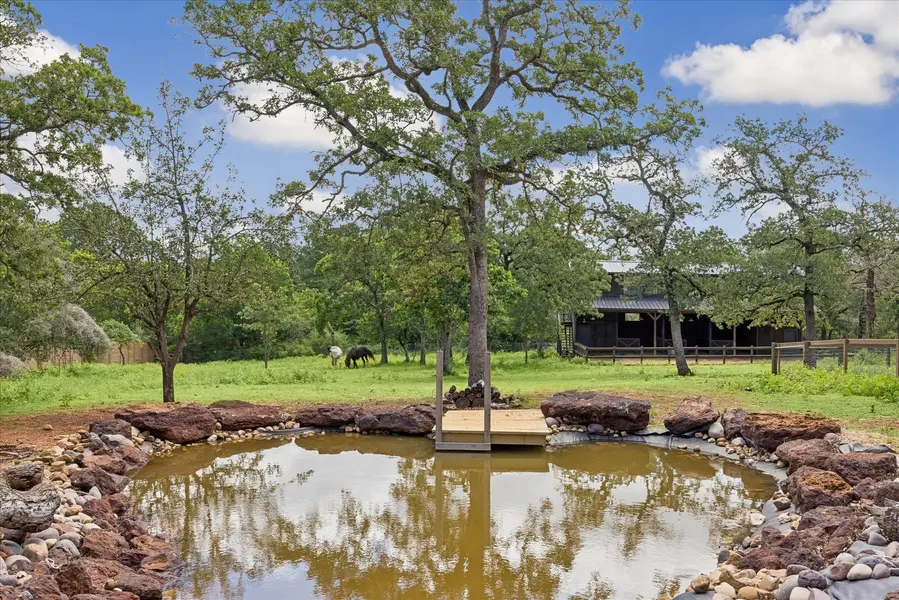 127 Marina RD, Smithville, TX 78957