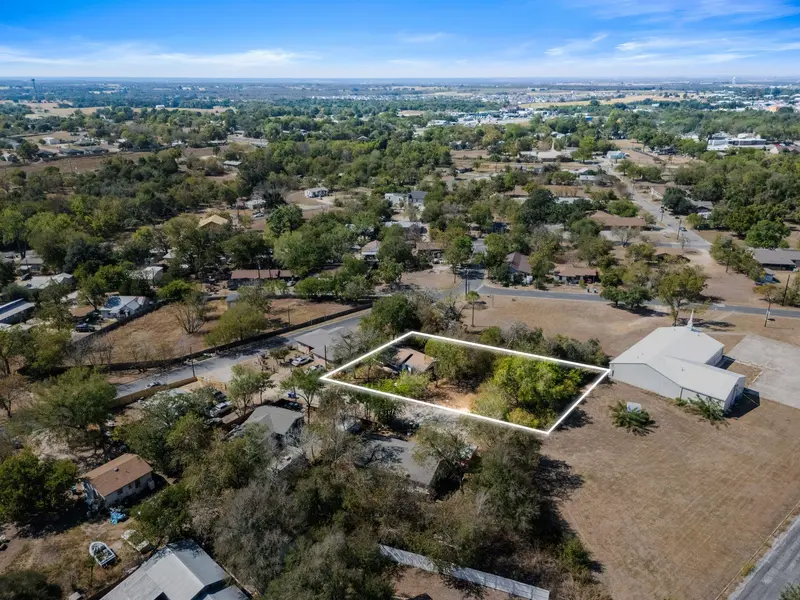 102 Masonic DR, Elgin, TX 78621