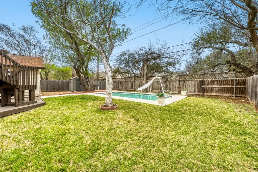 3902 Hillside DR, Round Rock, TX 78681