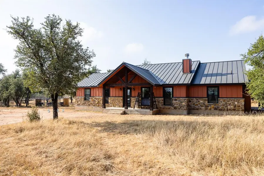 300 Kiowa Creek TRL, Fredericksburg, TX 78624