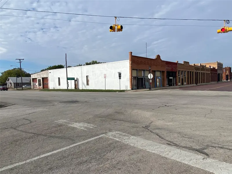 239 E Clark ST, Bartlett, TX 76511