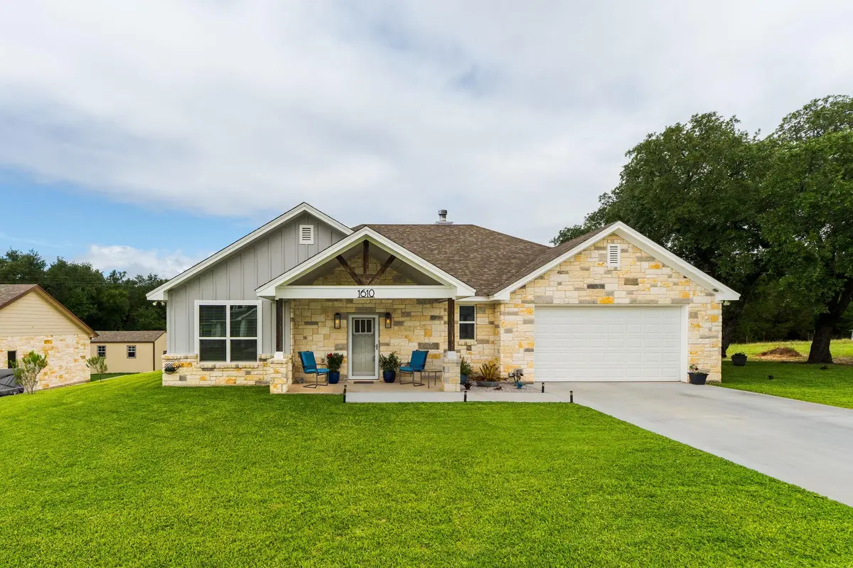 1610 Badger LN, Lampasas, TX 76550