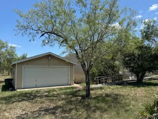 125 Country Road 3829, San Antonio, TX 78253