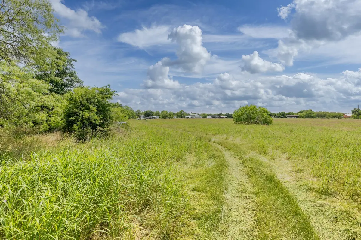 2091 Goodwin RD, Gonzales, TX 78629