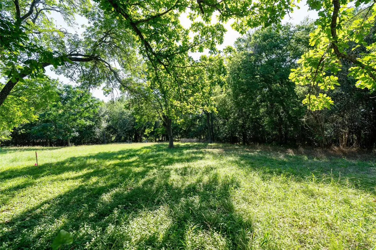 505 N Commerce ST, Lockhart, TX 78644