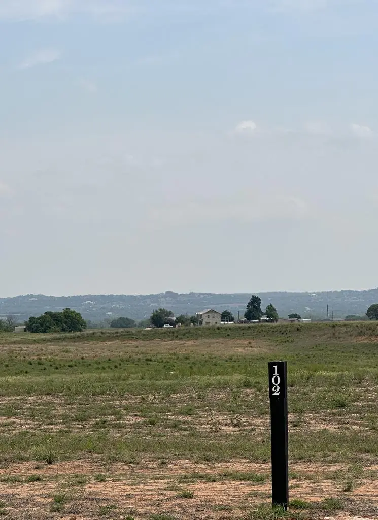102 Baurenhof CT, Fredericksburg, TX 78624