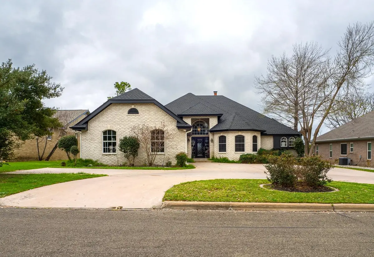 415 Saint Andrews ST, Meadowlakes, TX 78654