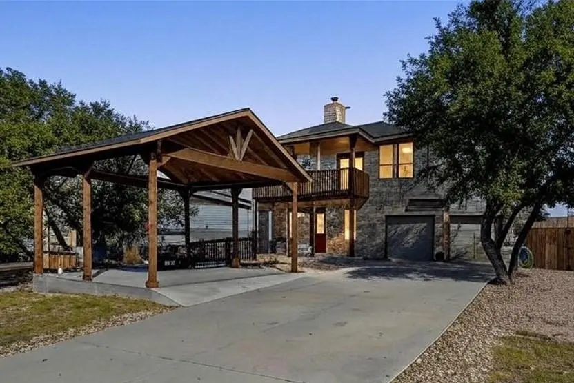 19004 Mariners PT, Point Venture, TX 78645