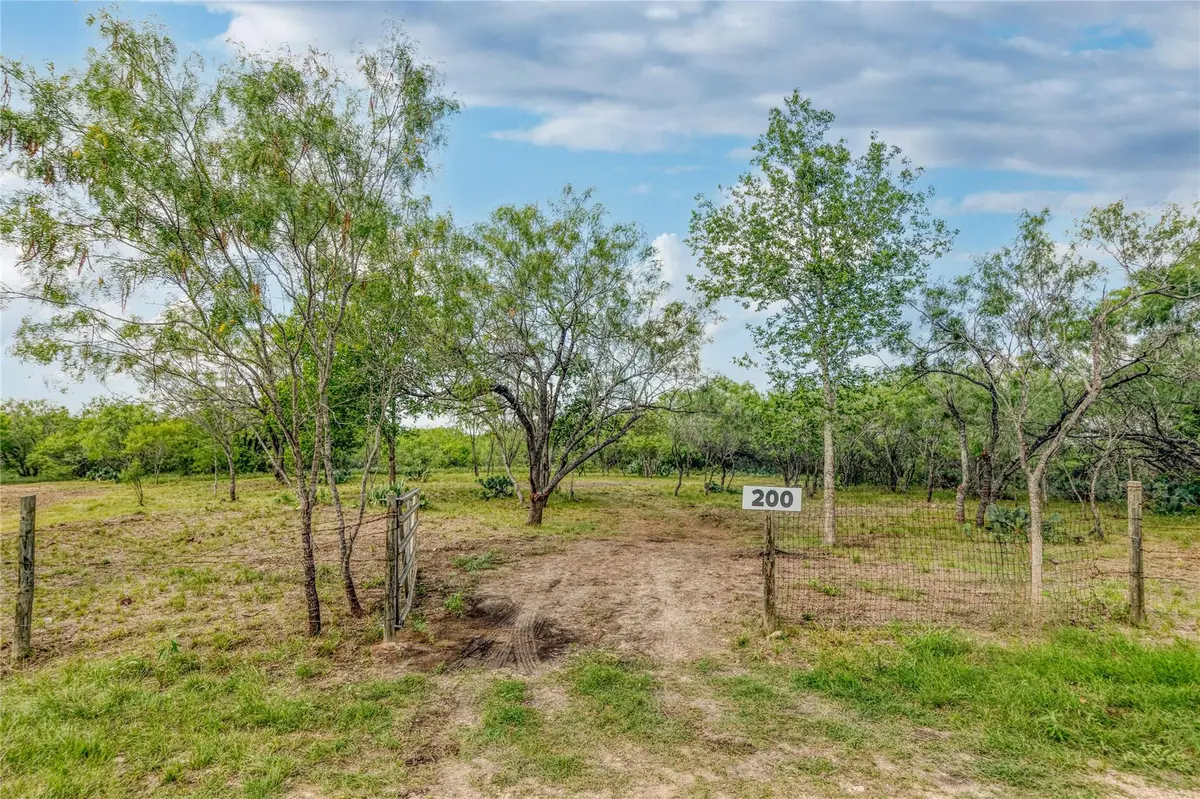 200 Armstrong RD, Lockhart, TX 78644
