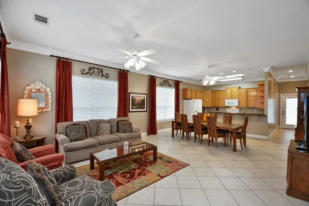 208 E 20th ST, Cameron, TX 76520
