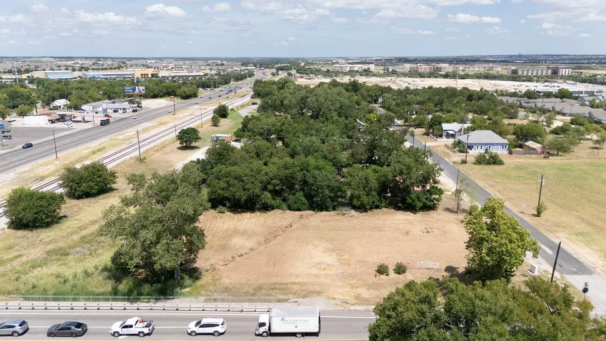 101 E South ST, Leander, TX 78641