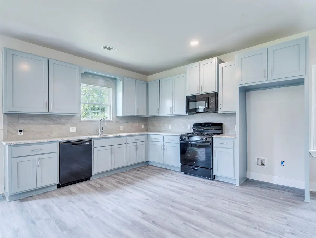 411 S Avenue B, Elgin, TX 78621