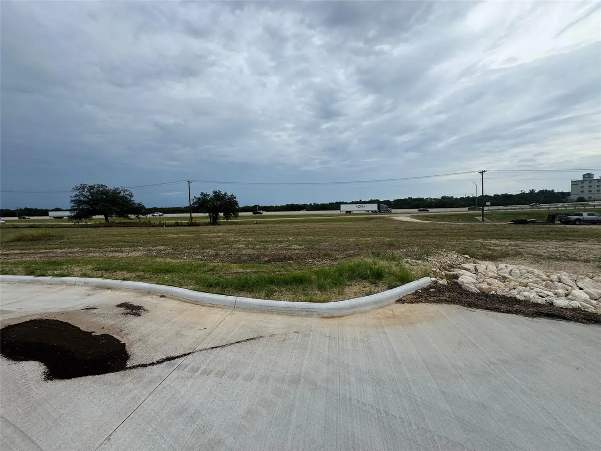 2305 Salado Center LOOP, Salado, TX 76571