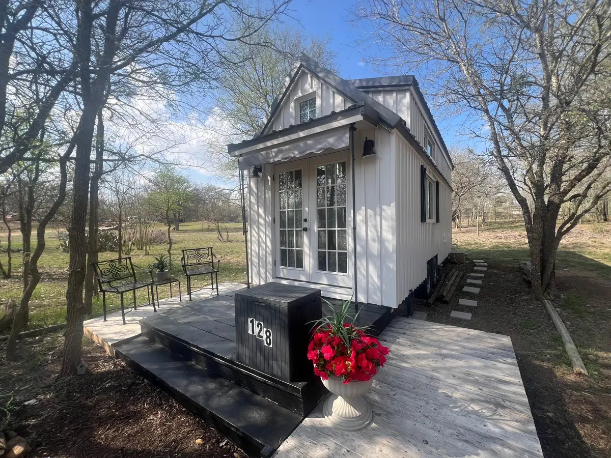 128 Arrowhead CT #A, Bastrop, TX 78602