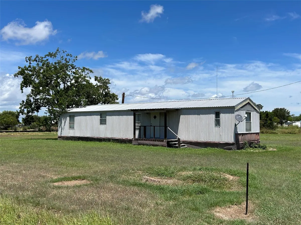 204 N 4th ST, Seadrift, TX 77983