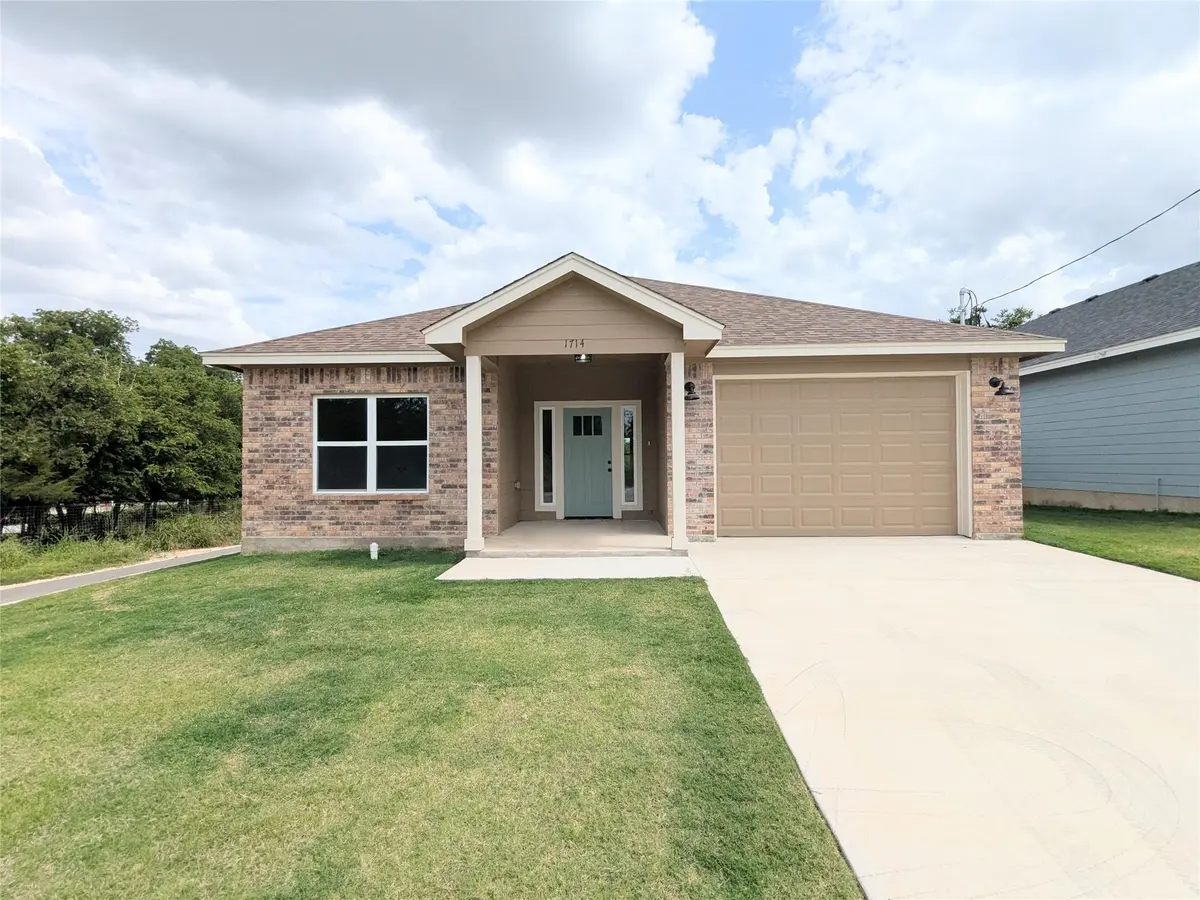 1714 E Avenue G, Lampasas, TX 76550